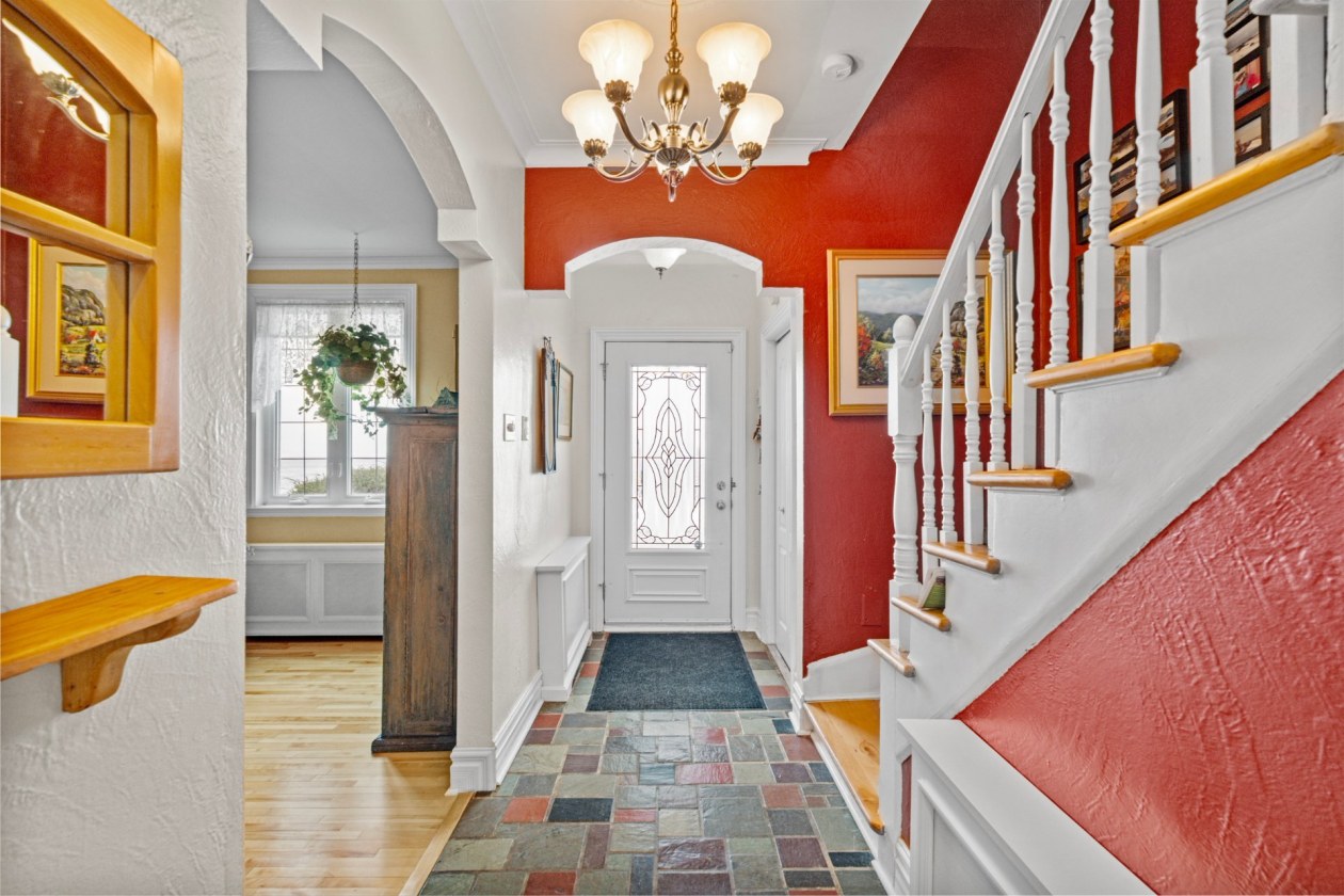 Hall d'entrée — 5150, Boul. St-Joseph, Montréal (Lachine), H8T1S2, Montréal (Lachine)