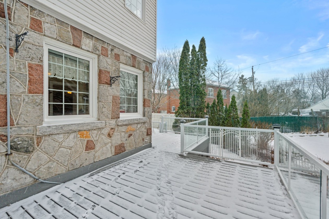 Balcon — 5150, Boul. St-Joseph, Montréal (Lachine), H8T1S2, Montréal (Lachine)