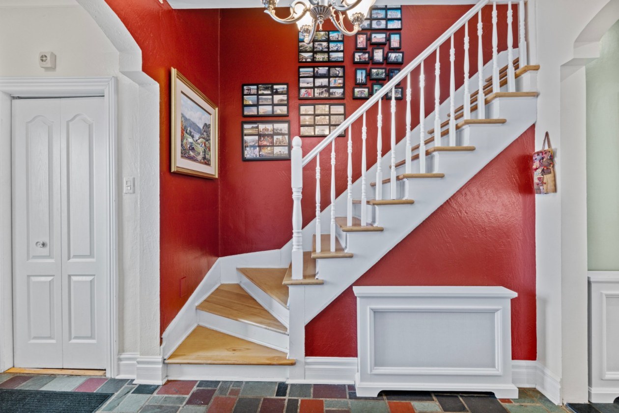 Hall d'entrée — 5150, Boul. St-Joseph, Montréal (Lachine), H8T1S2, Montréal (Lachine)