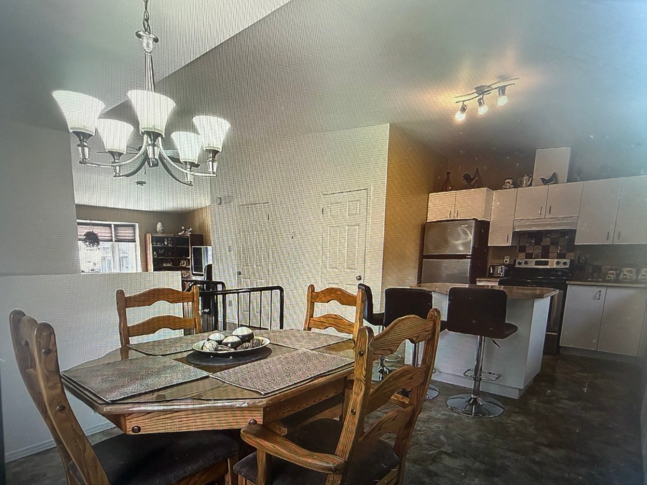 Salle à manger — 940, Rue des Défibreurs, Saguenay (Chicoutimi), G7J4X5, Saguenay (Chicoutimi)