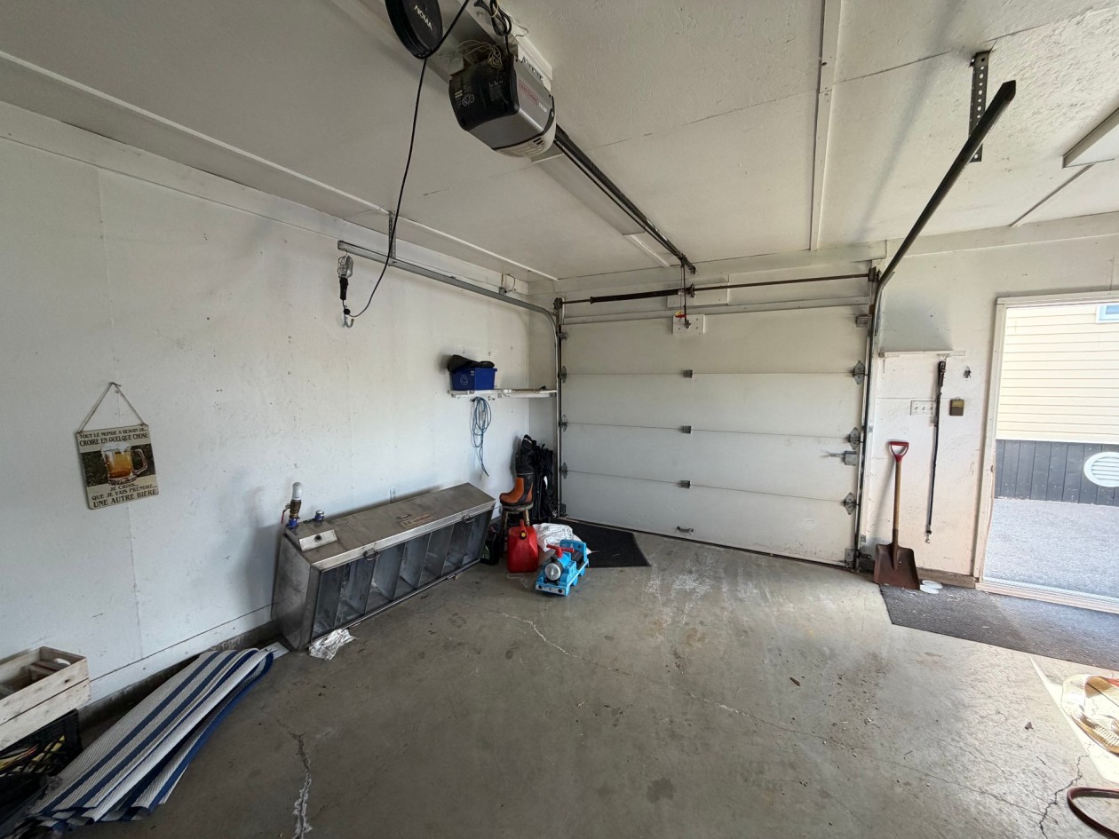 Garage — 226, Rue de la Place-des-Champs, Saint-Nazaire, G0W2V0, Saint-Nazaire