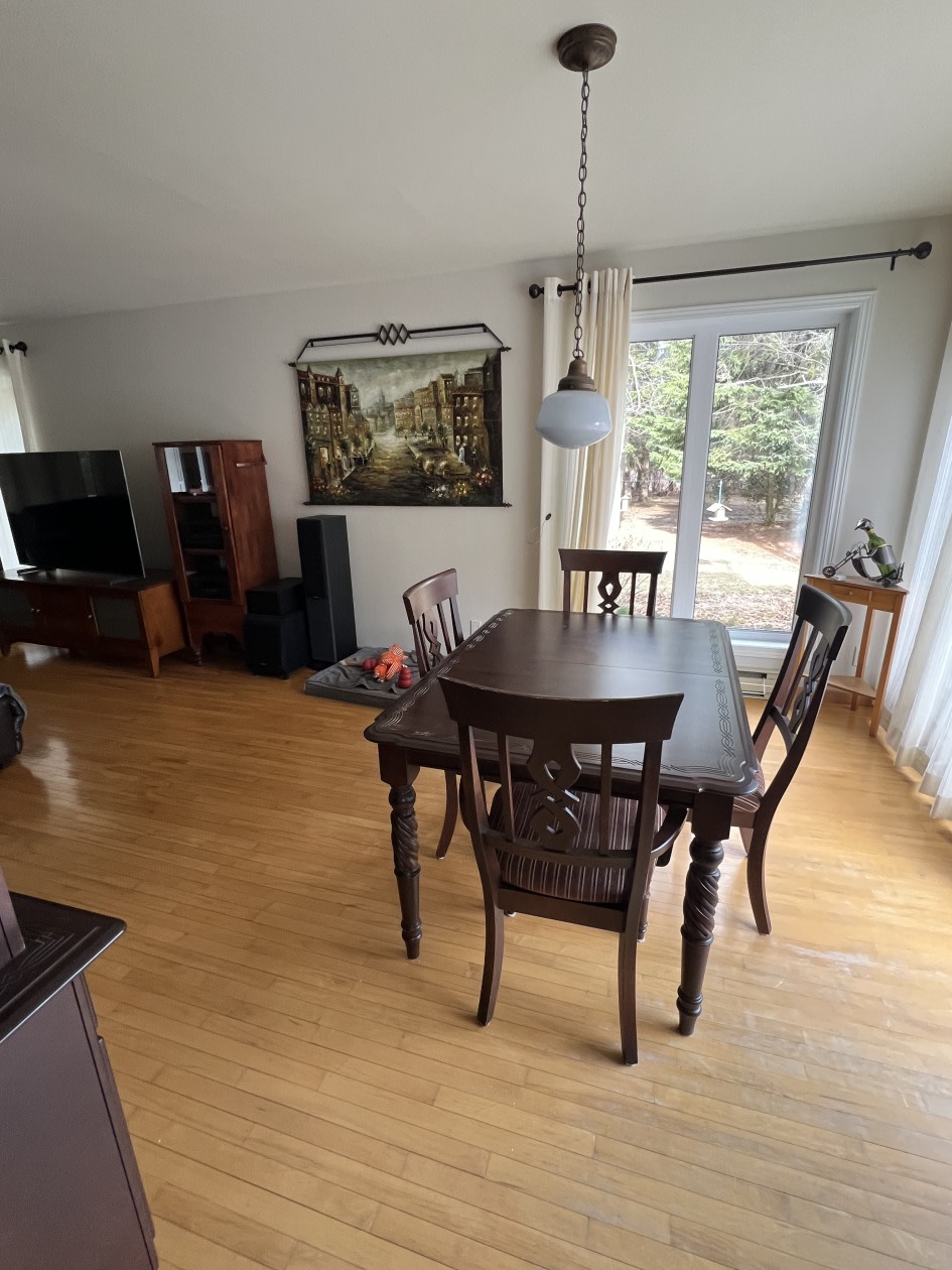 Salle à manger — 1284 Rang Sainte Anne, Métabetchouan-Lac-à-la-Croix, G8G 1A3, Métabetchouan-Lac-à-la-Croix