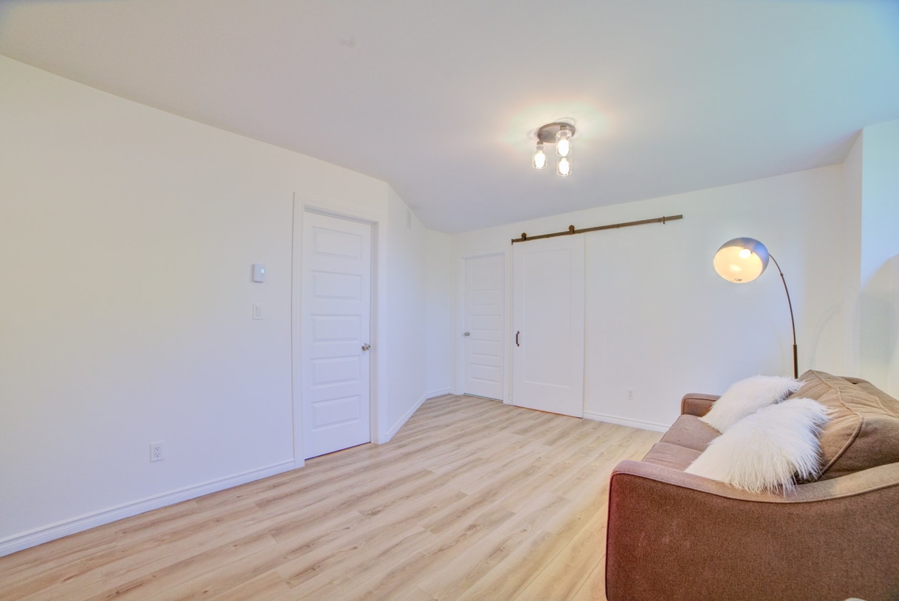 Salon — 1255, Rue des Lys, Sherbrooke (Fleurimont), J1E3T5, Sherbrooke (Fleurimont)