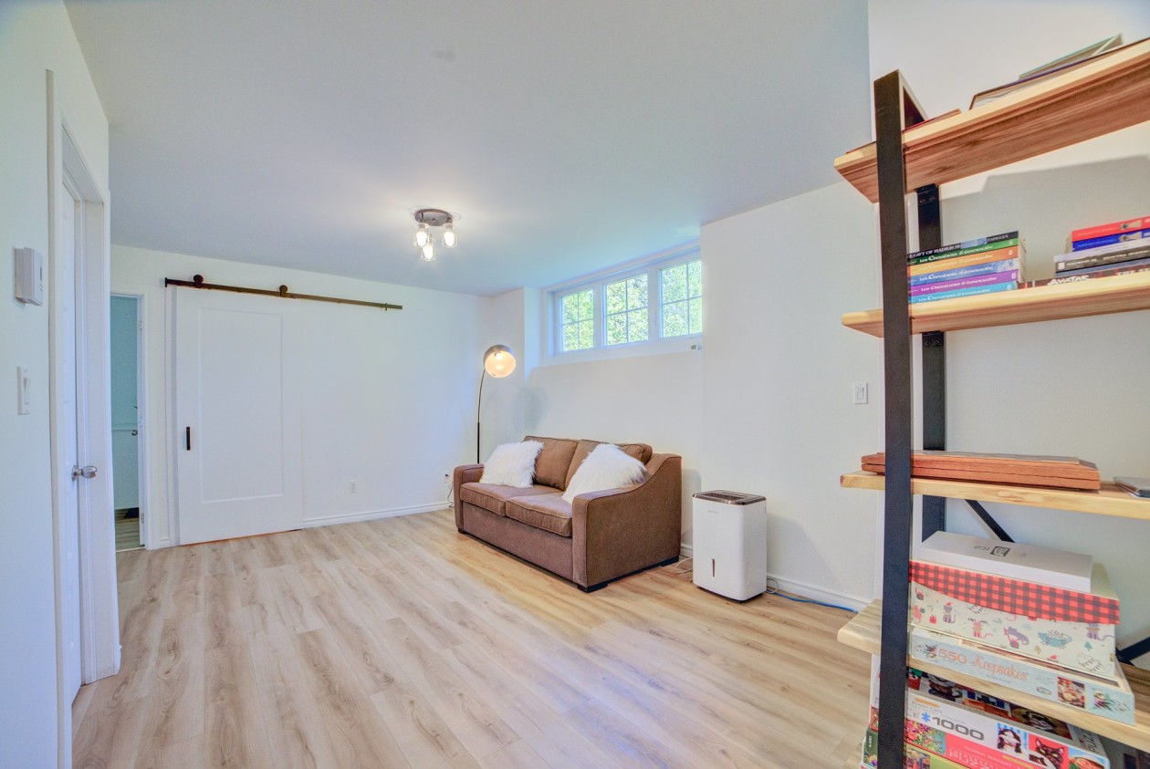 Salon — 1255, Rue des Lys, Sherbrooke (Fleurimont), J1E3T5, Sherbrooke (Fleurimont)