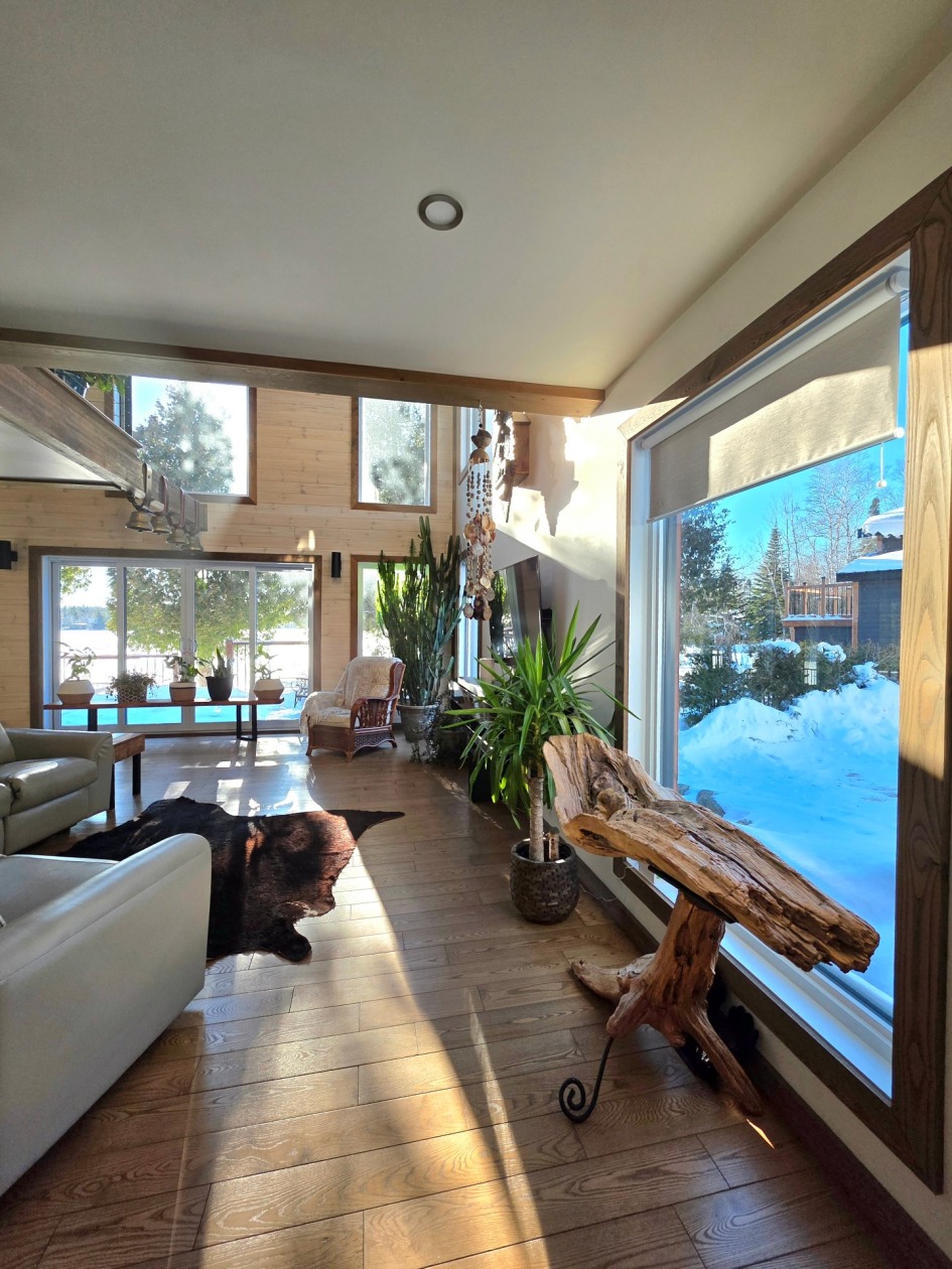 Salon — 74, Route Bertrand-Ross, Saint-Ulric, G0J3H0, Saint-Ulric