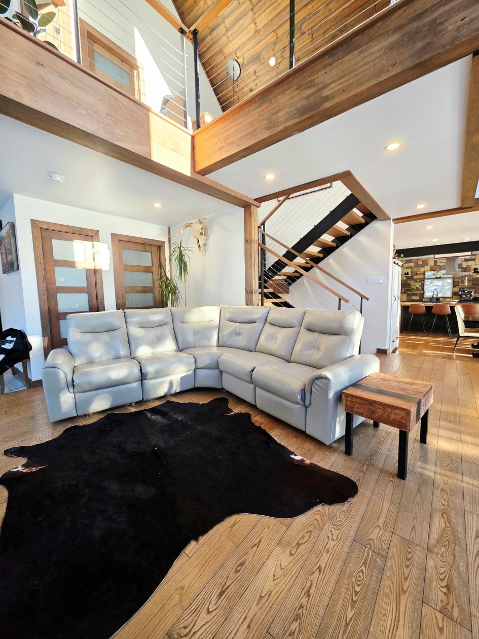 Salon — 74, Route Bertrand-Ross, Saint-Ulric, G0J3H0, Saint-Ulric