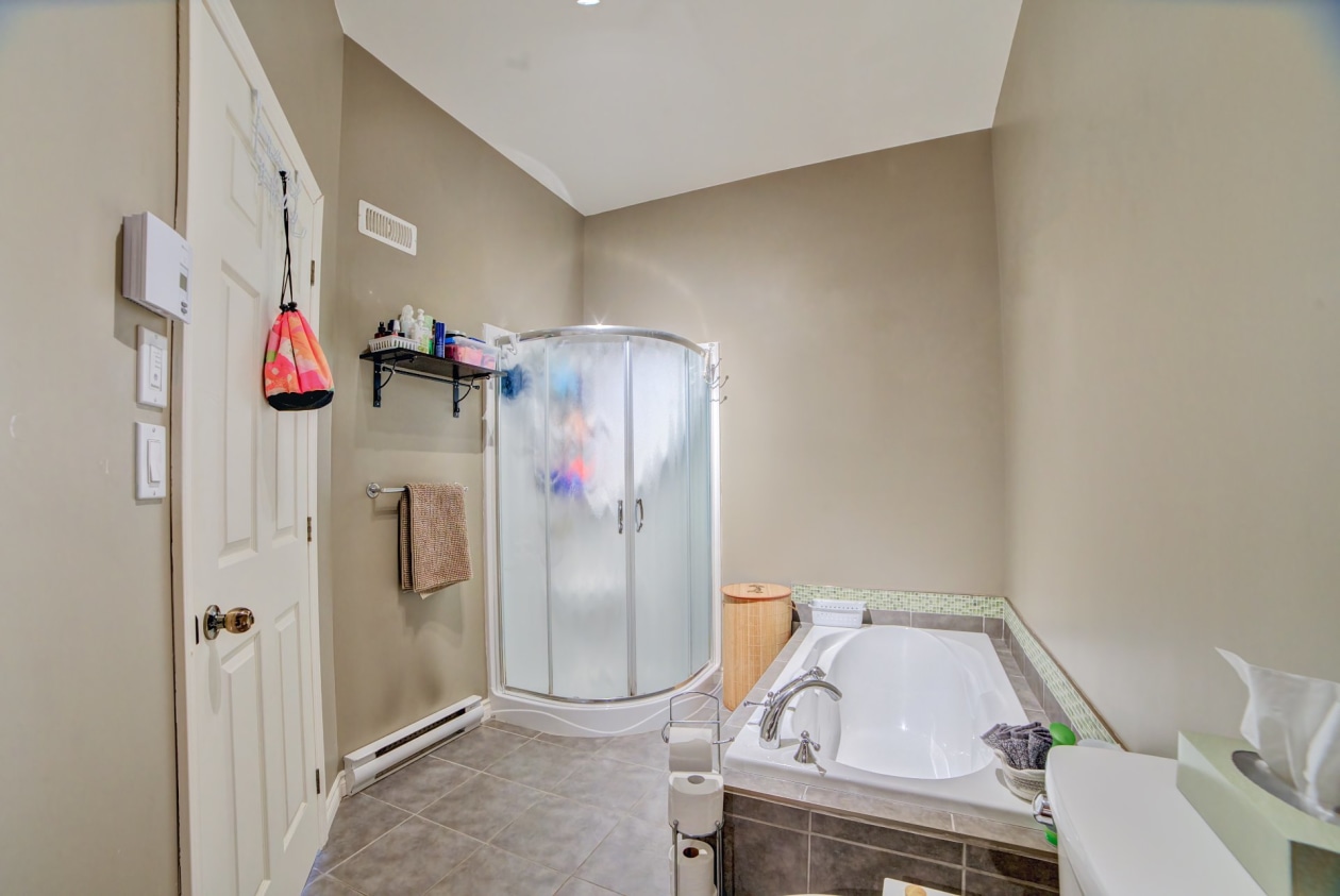 Salle de bains — 218, Rue Suzanne-Bastien, Victoriaville, G6T0W9, Victoriaville