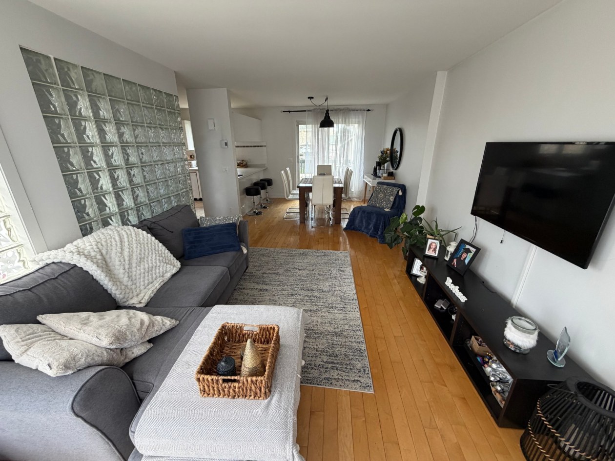 Salon — 609, Rue Jules-Huot, Saguenay (Chicoutimi), G7H5A7, Saguenay (Chicoutimi)