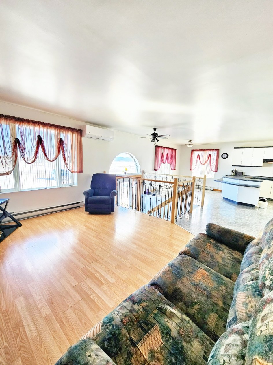Salon — 453, Rue Turgeon, Hébertville, G8N1T2, Hébertville