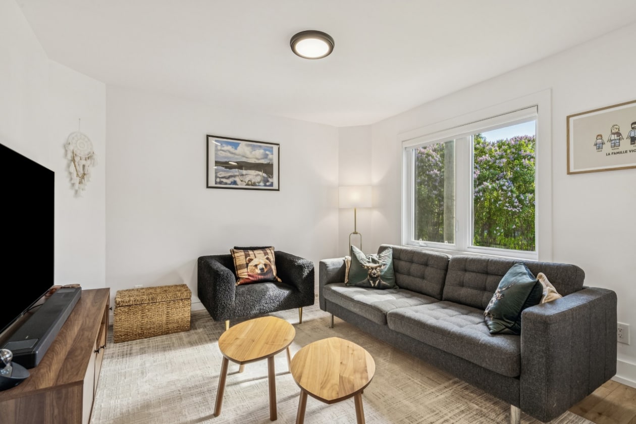 Salon — 7, 1re Avenue N., L'Île-Perrot, J7V3J4, L'Île-Perrot