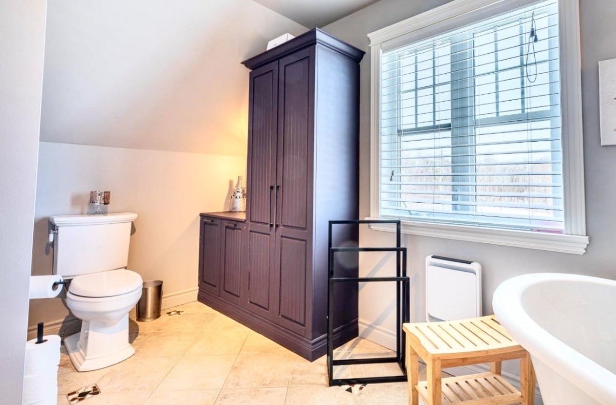 Salle de bains — 667, Ch. de la Colline, Saint-Romain, G0Y1L0, Saint-Romain