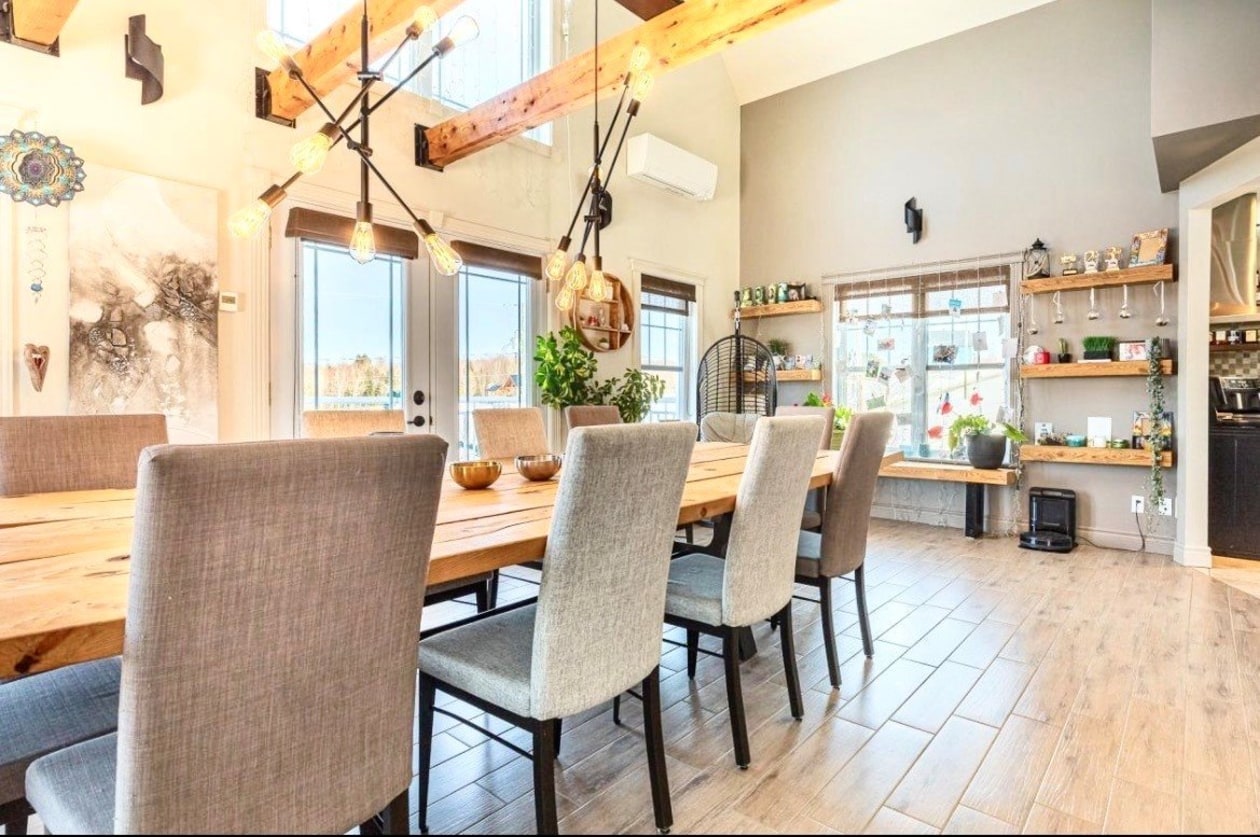 Salle à manger — 667, Ch. de la Colline, Saint-Romain, G0Y1L0, Saint-Romain