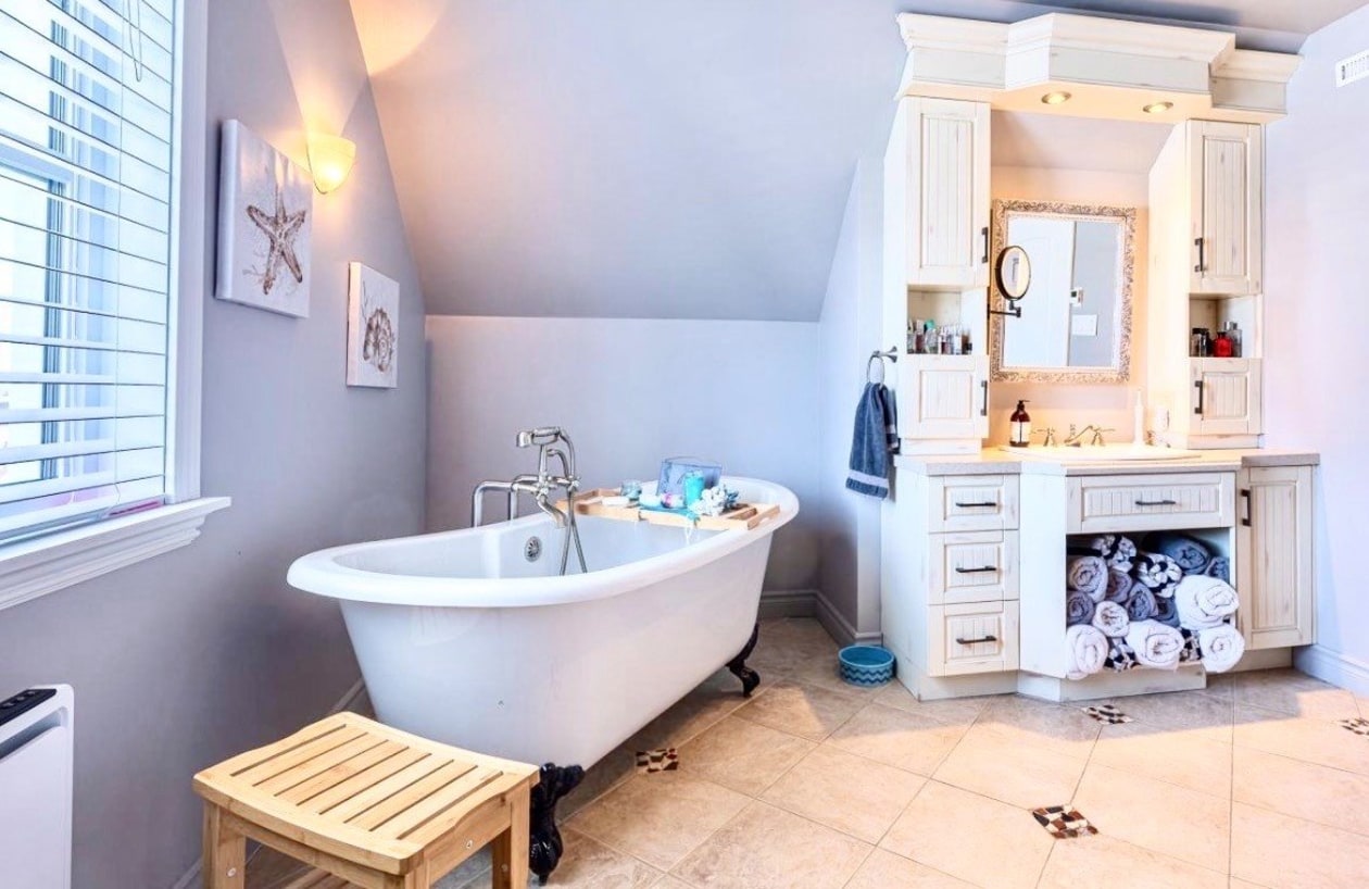 Salle de bains — 667, Ch. de la Colline, Saint-Romain, G0Y1L0, Saint-Romain
