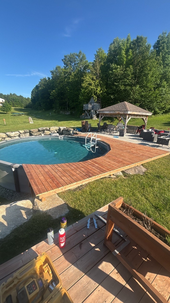 Piscine — 667, Ch. de la Colline, Saint-Romain, G0Y1L0, Saint-Romain