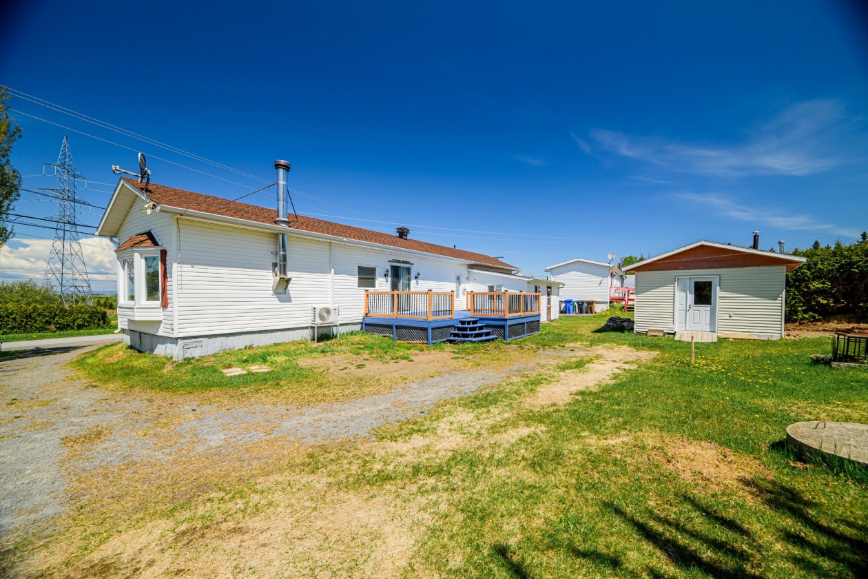 Cour — 246, Rue Principale, Saint-Modeste, G0L3M0, Saint-Modeste