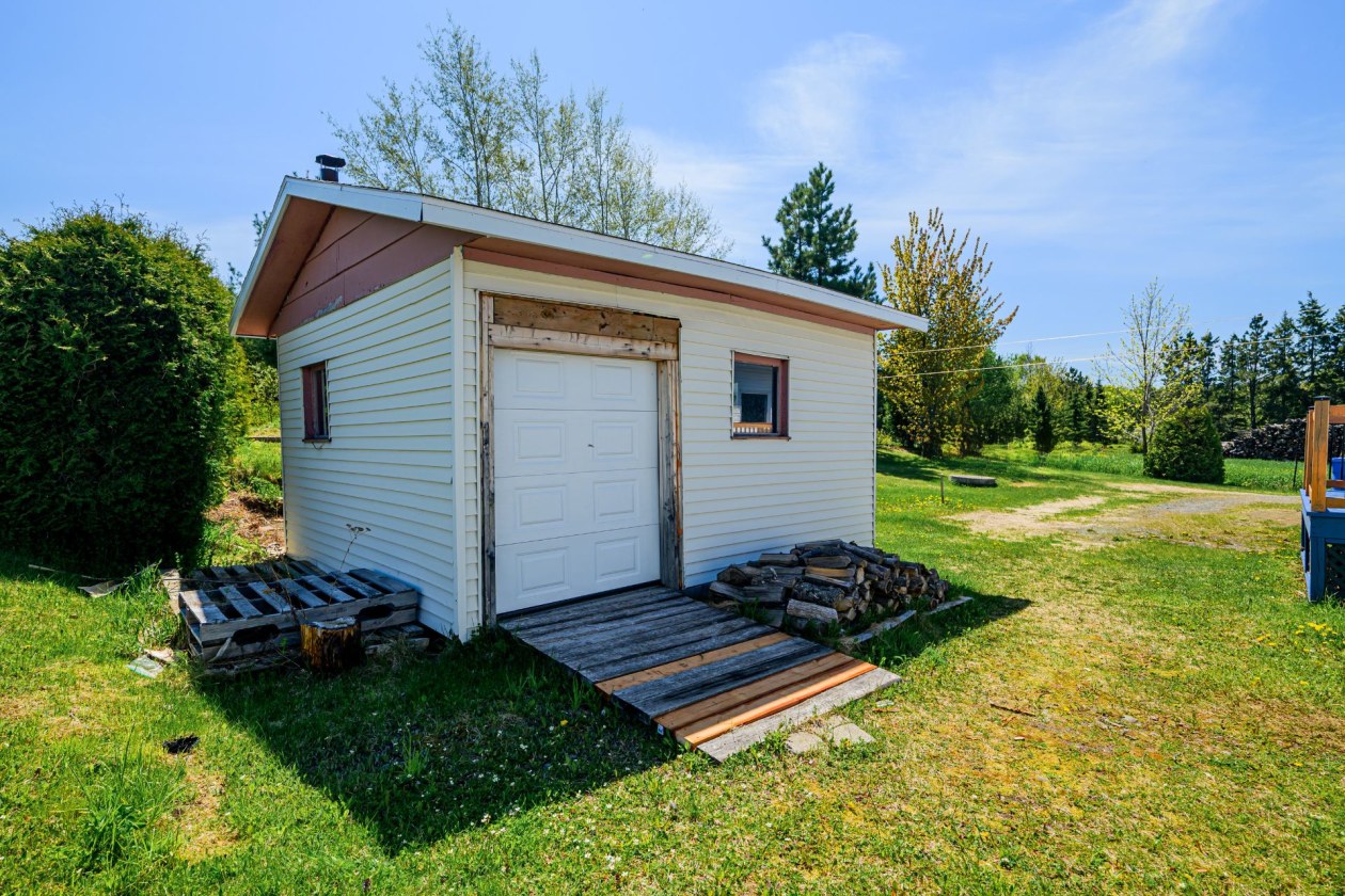 Remise — 246, Rue Principale, Saint-Modeste, G0L3M0, Saint-Modeste