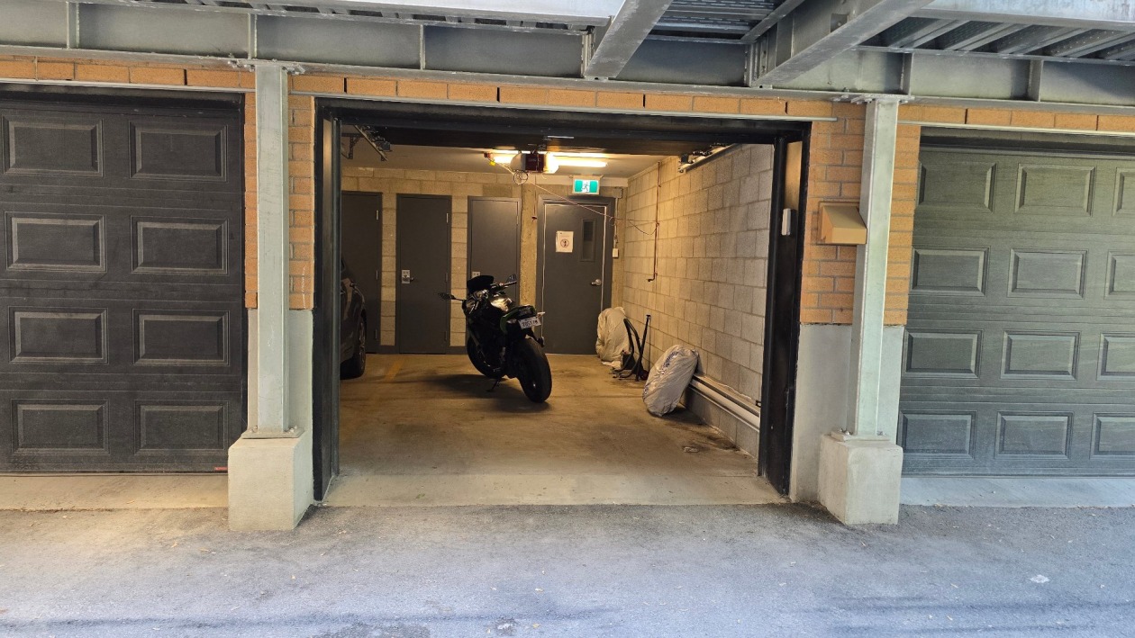 Garage — 9997, Av. du Parc-Georges, 105, Montréal (Montréal-Nord), H1H4X6, Montréal (Montréal-Nord)
