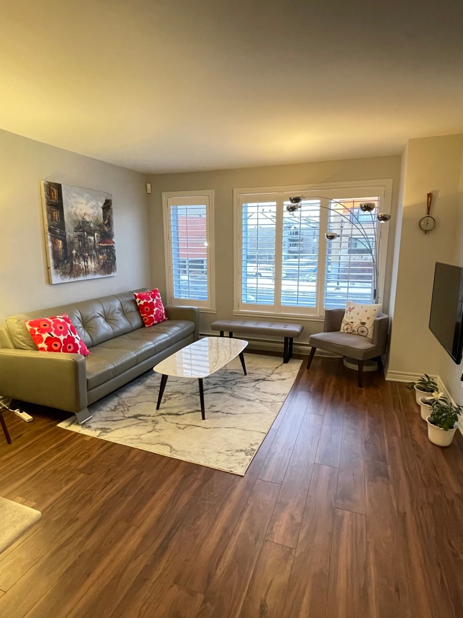 Salon — 6115, Rue de Lancaster, 3, Brossard, J4Y0M9, Brossard