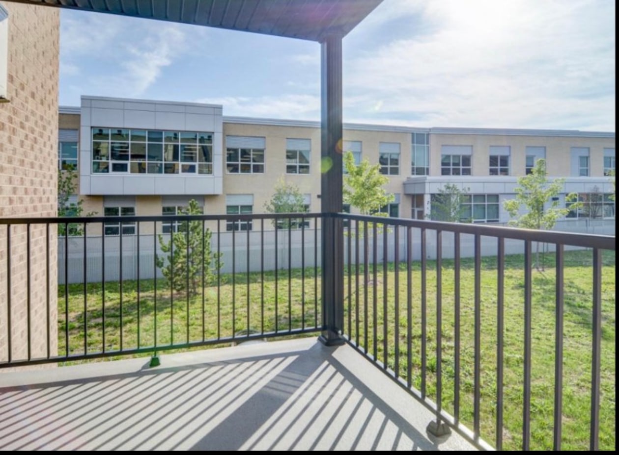 Balcon — 6115, Rue de Lancaster, 3, Brossard, J4Y0M9, Brossard