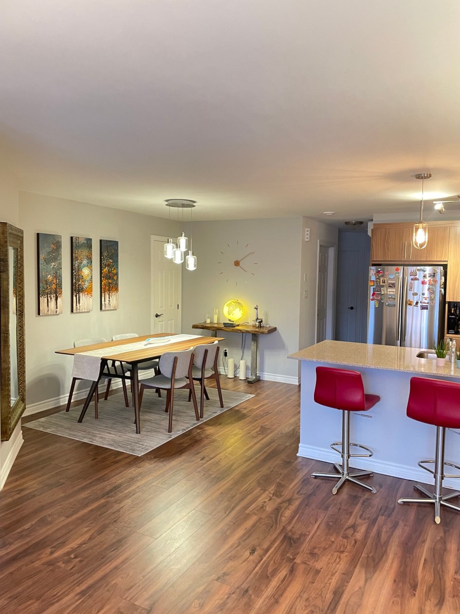 Salon — 6115, Rue de Lancaster, 3, Brossard, J4Y0M9, Brossard