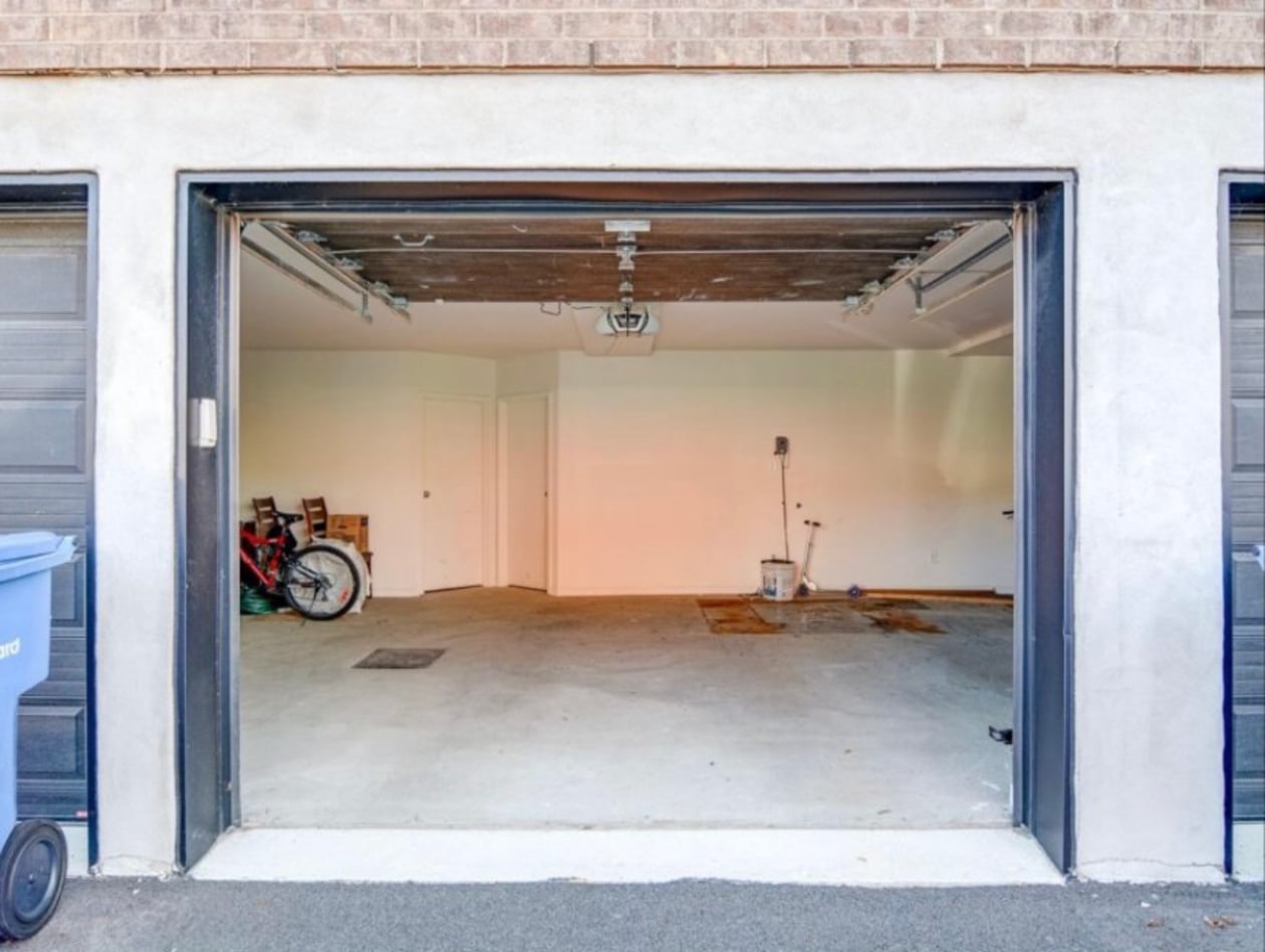 Garage — 6115, Rue de Lancaster, 3, Brossard, J4Y0M9, Brossard