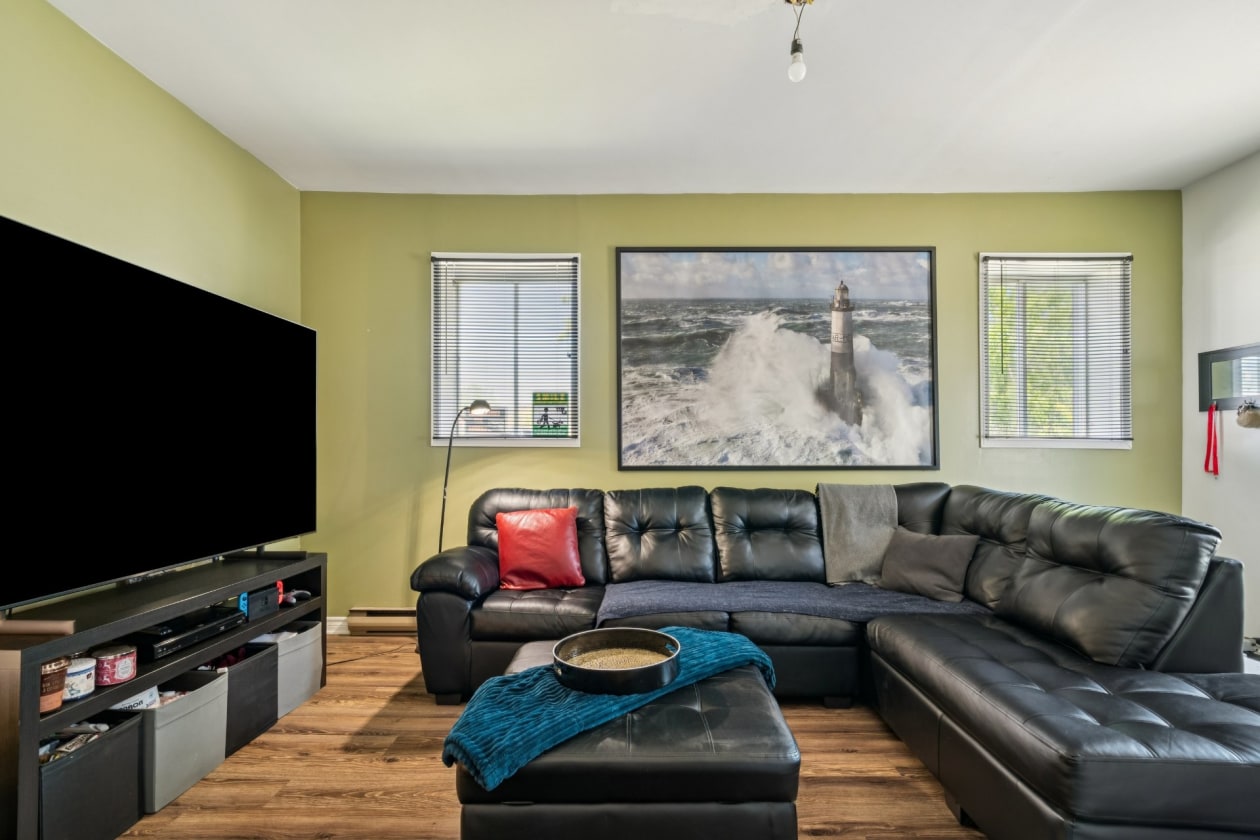 Salon — 35, Rue Ste-Marie, Montréal (Lachine), H8S2W9, Montréal (Lachine)