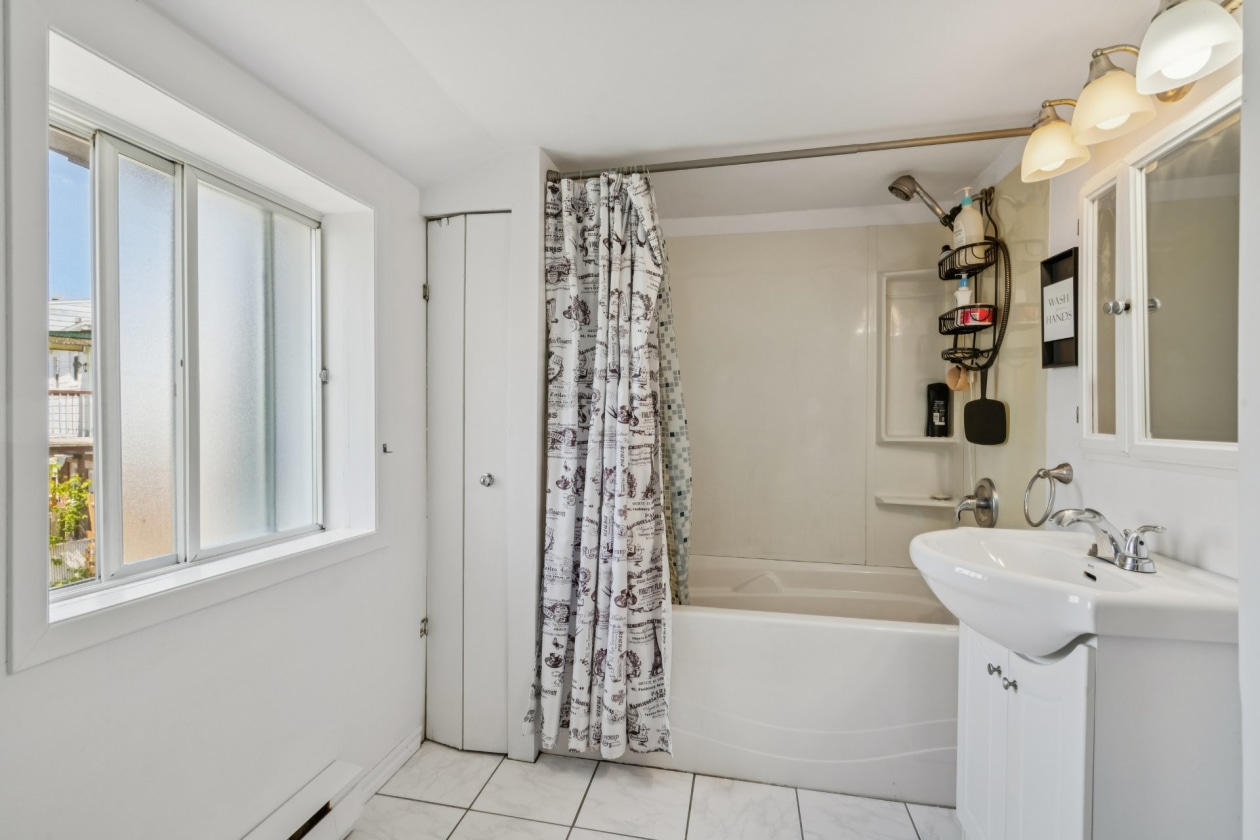 Salle de bains — 35, Rue Ste-Marie, Montréal (Lachine), H8S2W9, Montréal (Lachine)