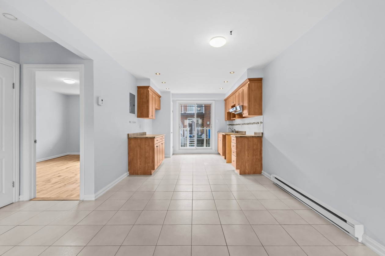 Salle à manger — 4340, Rue de Venise, Montréal (Saint-Léonard), H1S1G1, Montréal (Saint-Léonard)