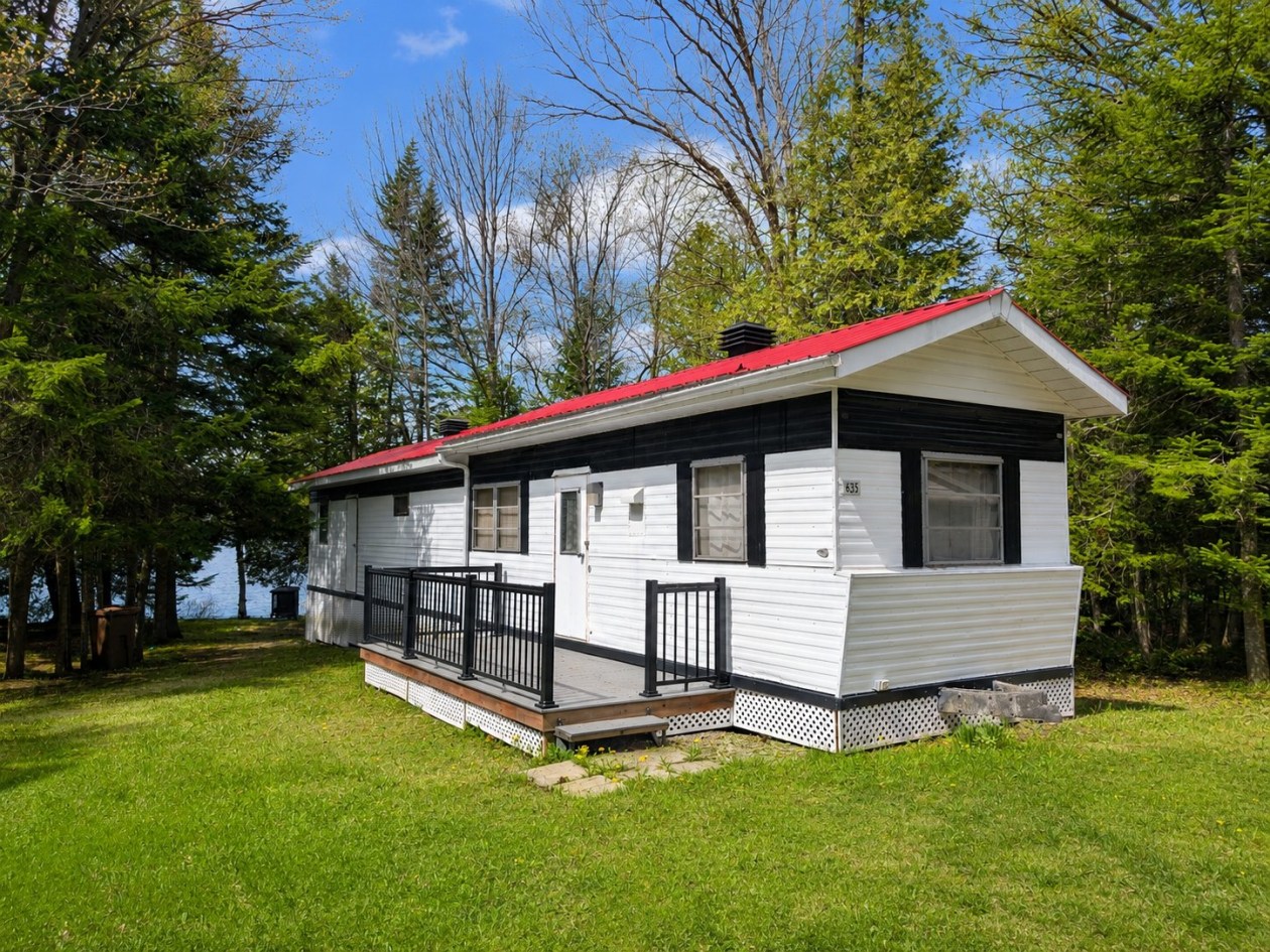 635, Ch. du Lac-des-Trois-Milles E. — photo 1