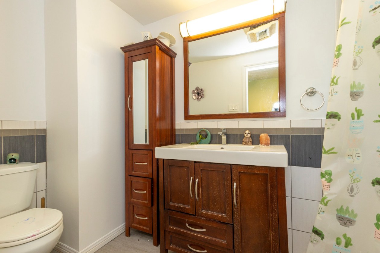 Salle de bains — 51, Rue St-Jean, Châteauguay, J6J2X6, Châteauguay