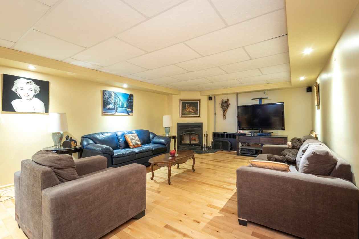Salle familiale — 51, Rue St-Jean, Châteauguay, J6J2X6, Châteauguay