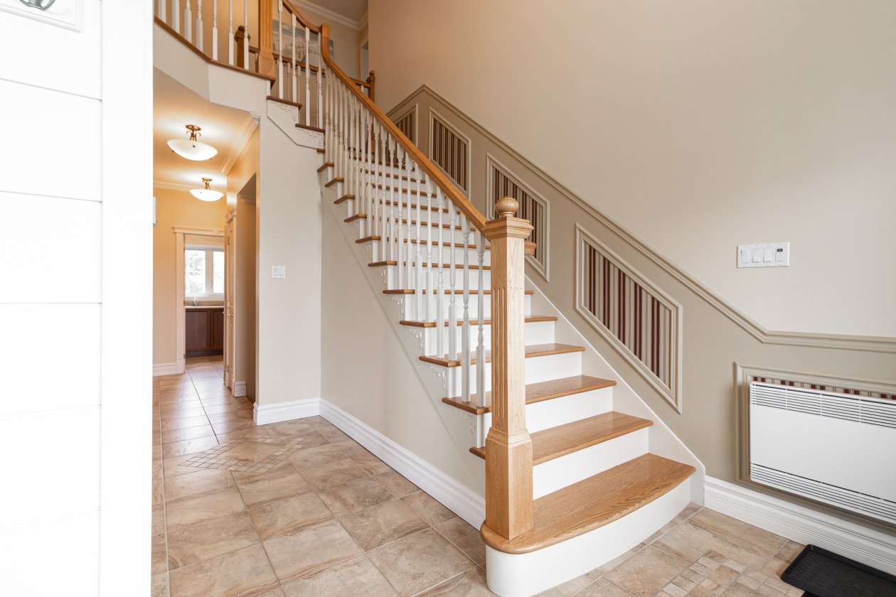 Escalier — 125, Route du Fleuve O., Sainte-Luce, G0K1P0, Sainte-Luce