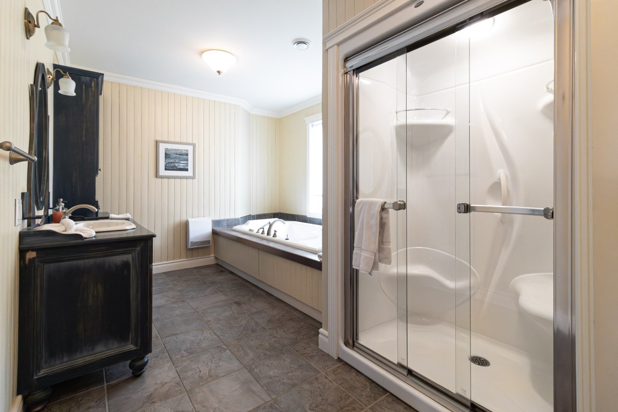 Salle de bains — 125, Route du Fleuve O., Sainte-Luce, G0K1P0, Sainte-Luce