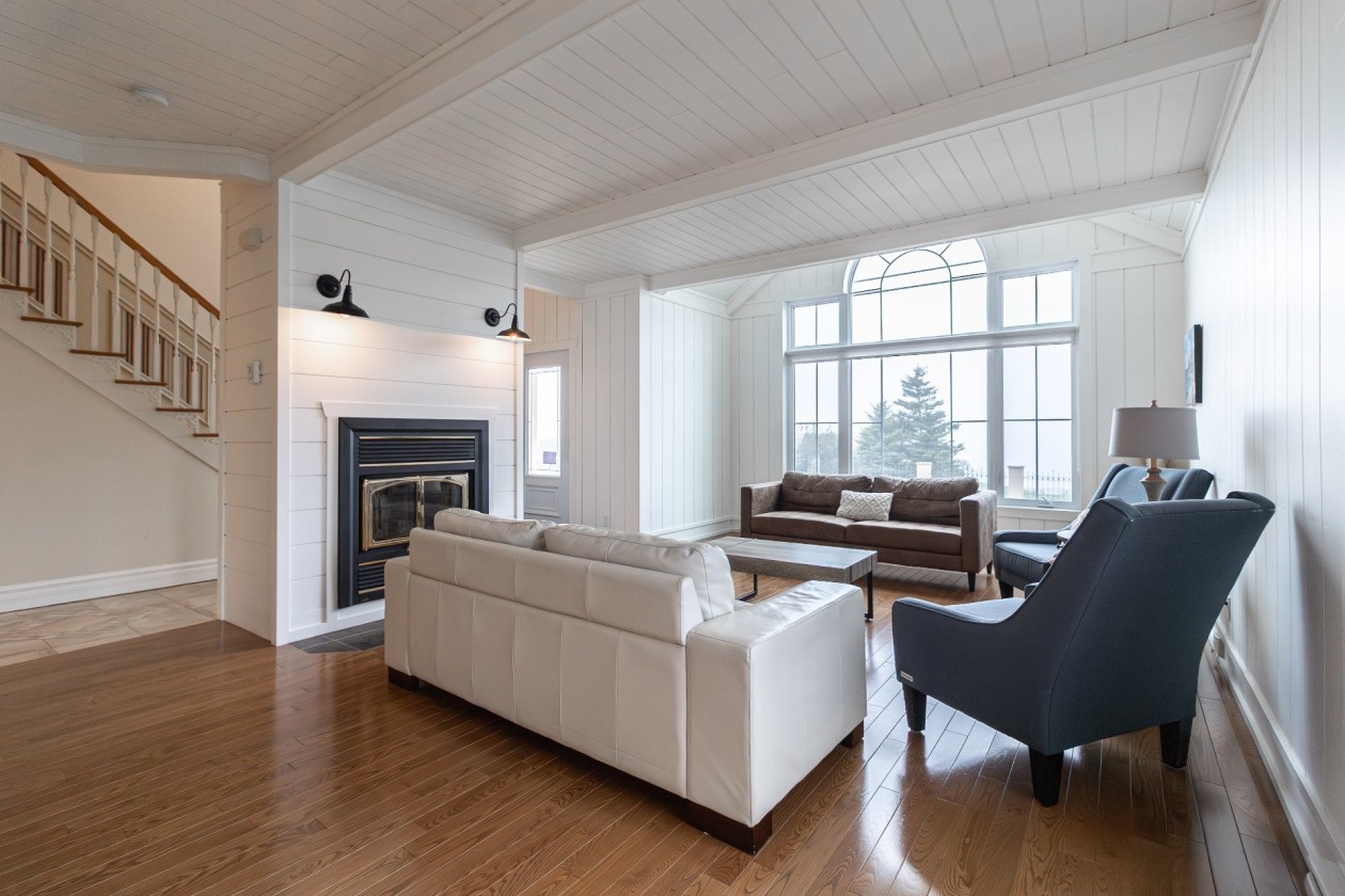 Salon — 125, Route du Fleuve O., Sainte-Luce, G0K1P0, Sainte-Luce