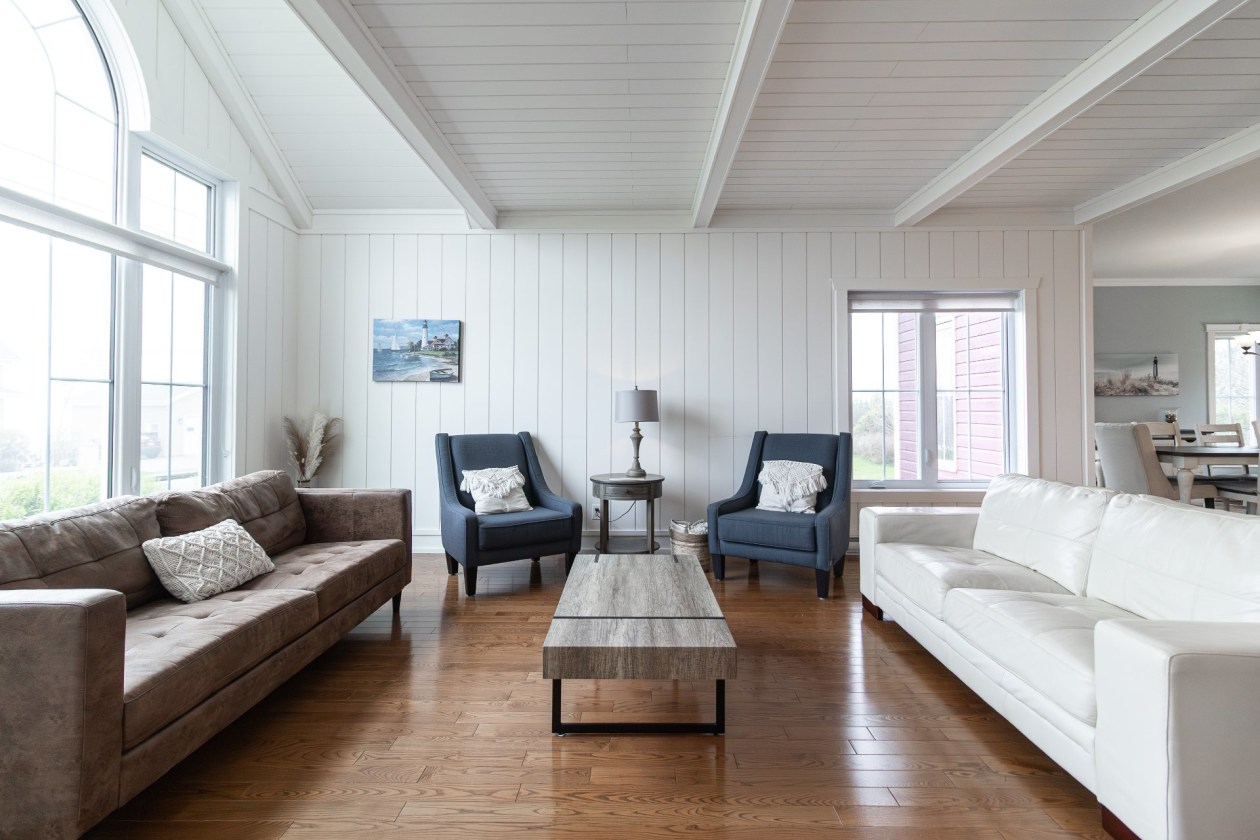 Salon — 125, Route du Fleuve O., Sainte-Luce, G0K1P0, Sainte-Luce