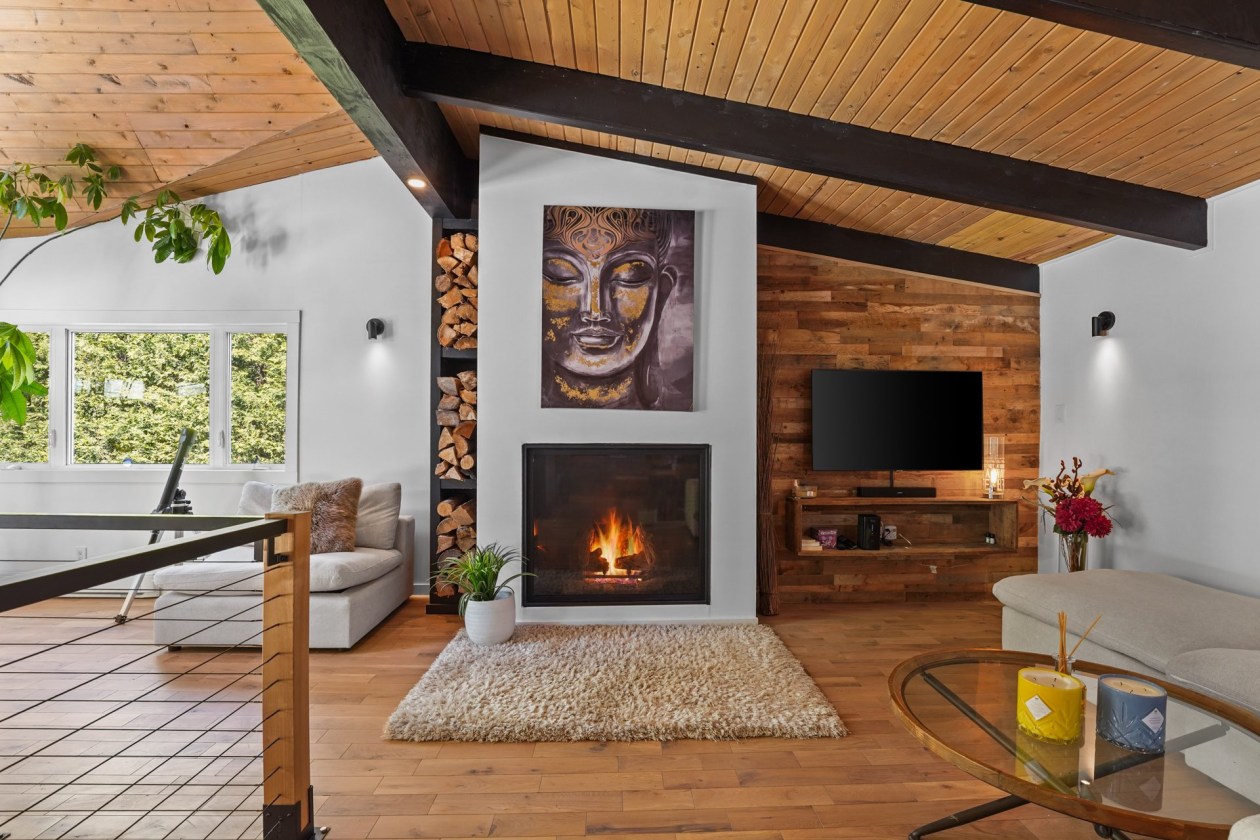 Salon — 333, Rue Montview, Rosemère, J7A2W2, Rosemère