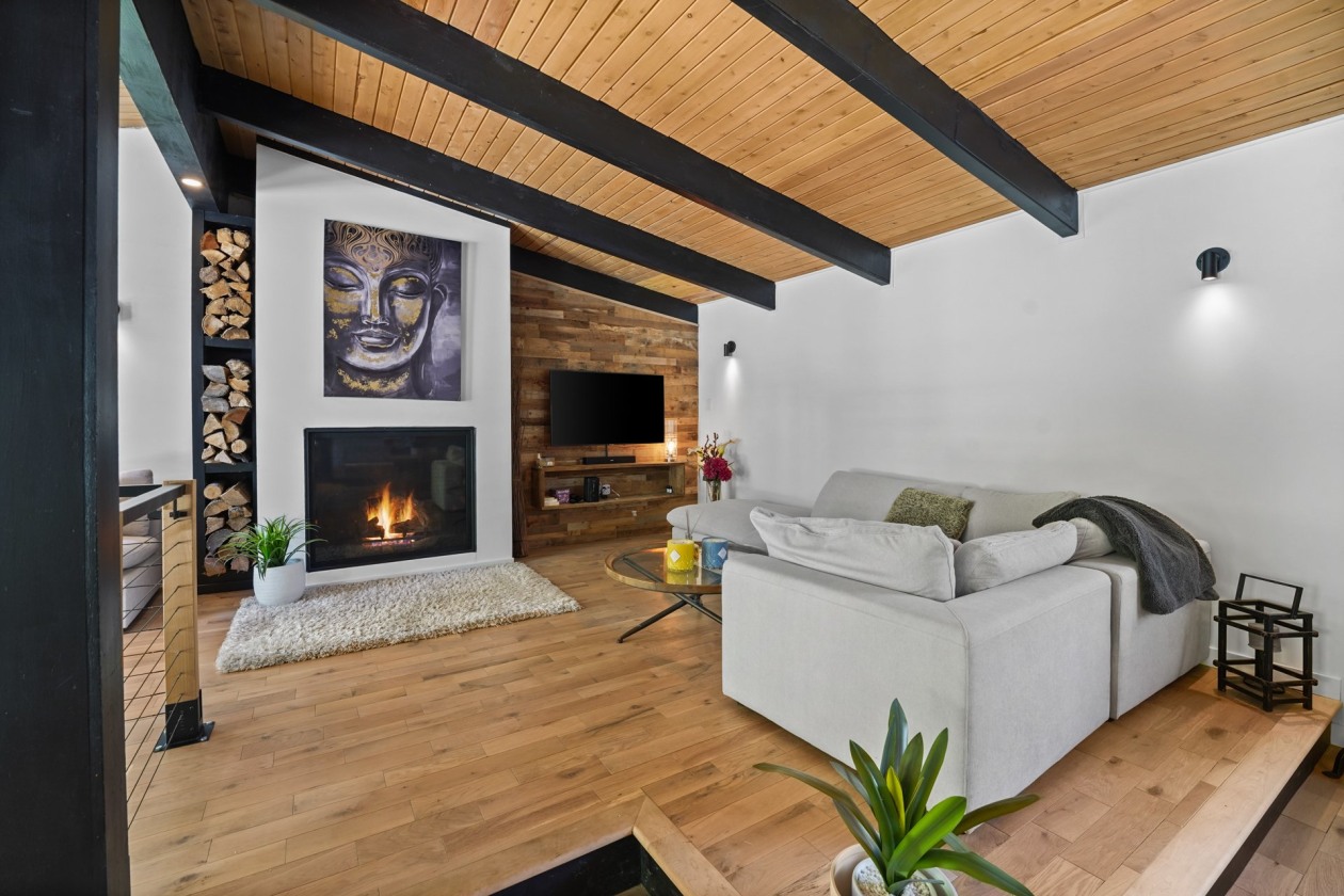 Salon — 333, Rue Montview, Rosemère, J7A2W2, Rosemère