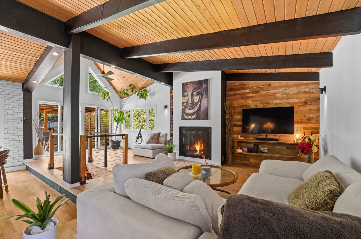 Salon — 333, Rue Montview, Rosemère, J7A2W2, Rosemère