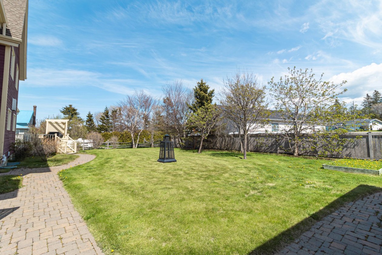 Cour — 125, Route du Fleuve O., Sainte-Luce, G0K1P0, Sainte-Luce