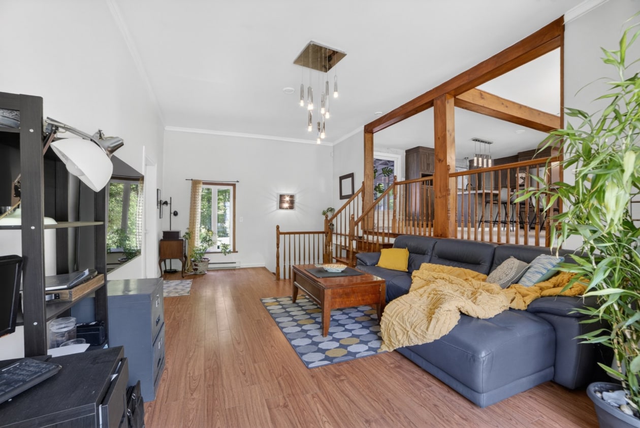 Salon — 336, Ch. Laurendeau, Magog, J1X4W1, Magog