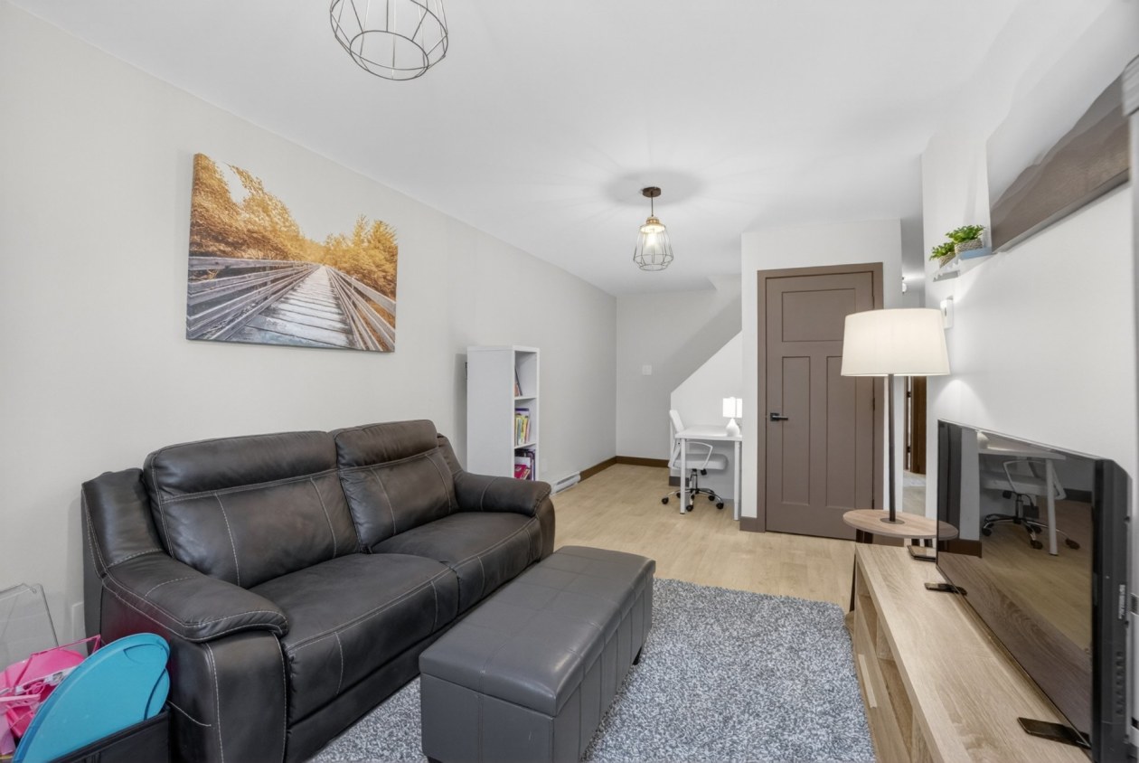 Salle familiale — 279, Rue des Cyprès, Magog, J1X8B1, Magog