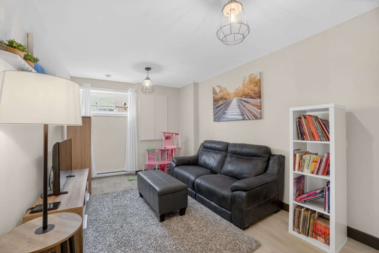 Salle familiale — 279, Rue des Cyprès, Magog, J1X8B1, Magog