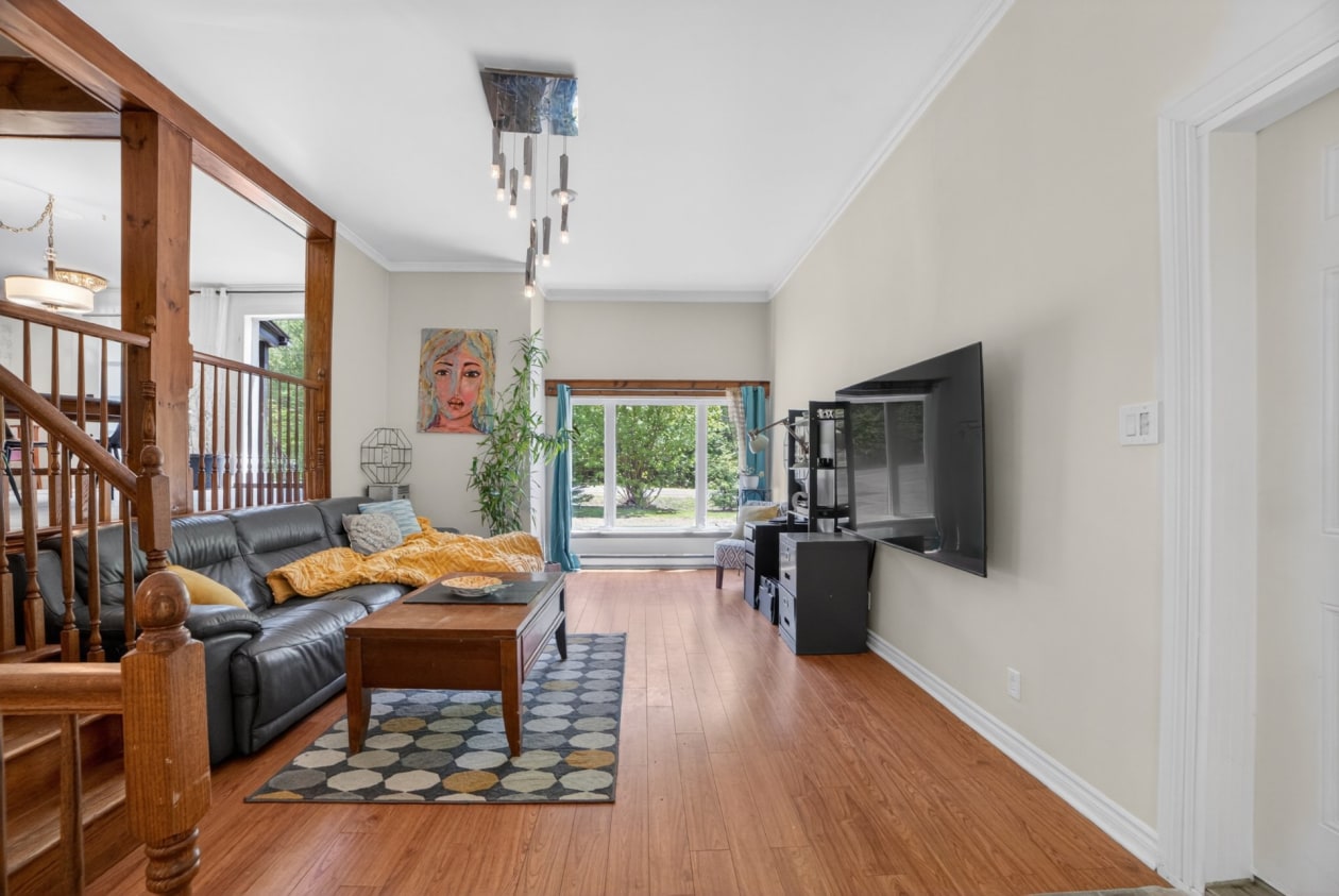 Salon — 336, Ch. Laurendeau, Magog, J1X4W1, Magog