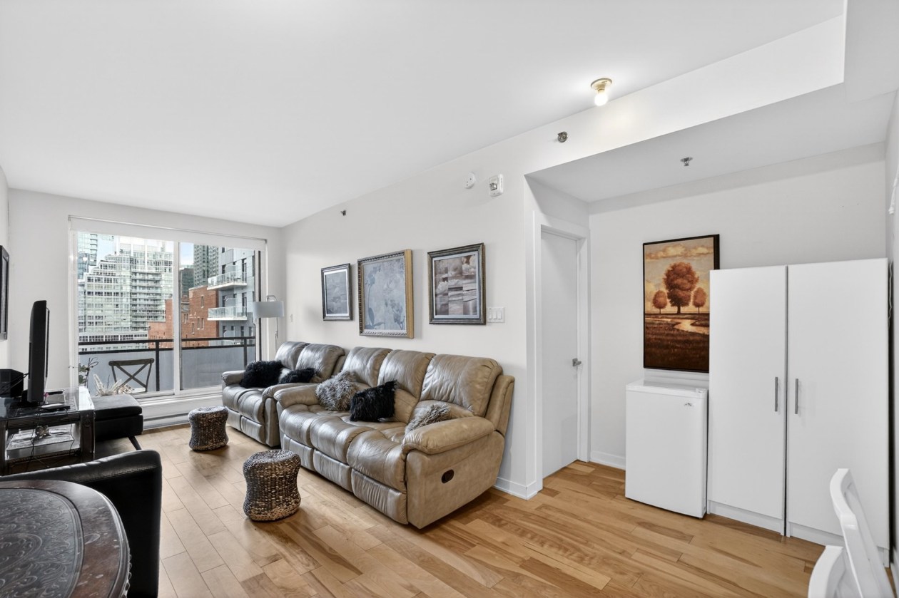 Salon — 1190, Rue MacKay, 1501, Montréal (Ville-Marie), H3G0G8, Montréal (Ville-Marie)