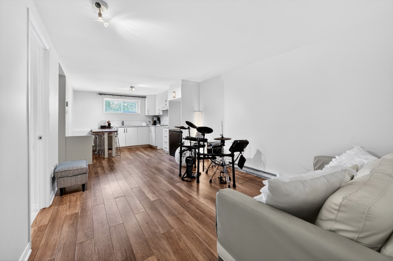 Salle familiale — 1233, Rue des Bouleaux, Les Cèdres, J7T1H8, Les Cèdres
