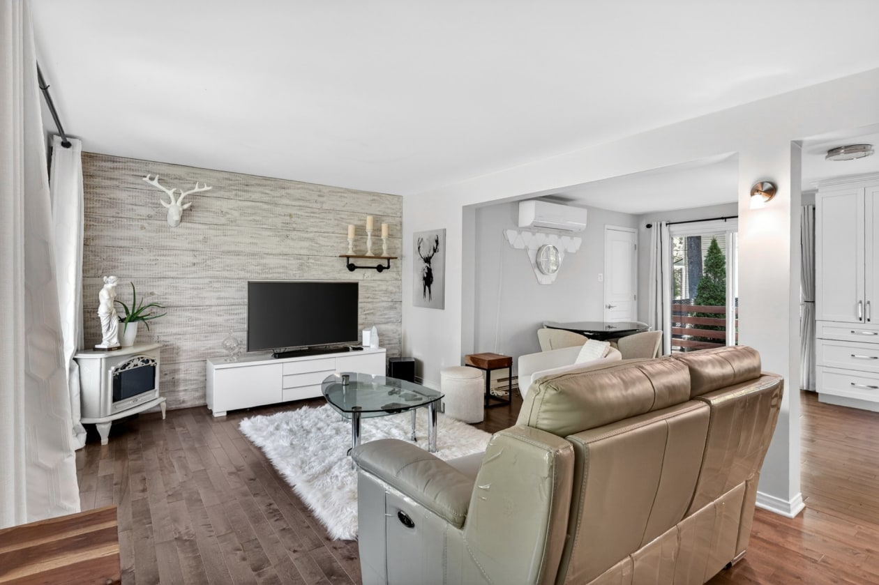 Salon — 1233, Rue des Bouleaux, Les Cèdres, J7T1H8, Les Cèdres