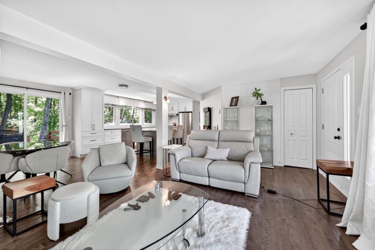 Salon — 1233, Rue des Bouleaux, Les Cèdres, J7T1H8, Les Cèdres
