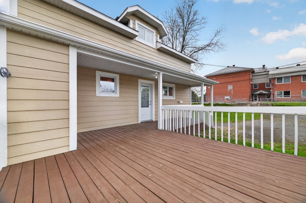 Terrasse — 7, Rue du Collège, Rimouski, G5N5G8, Rimouski