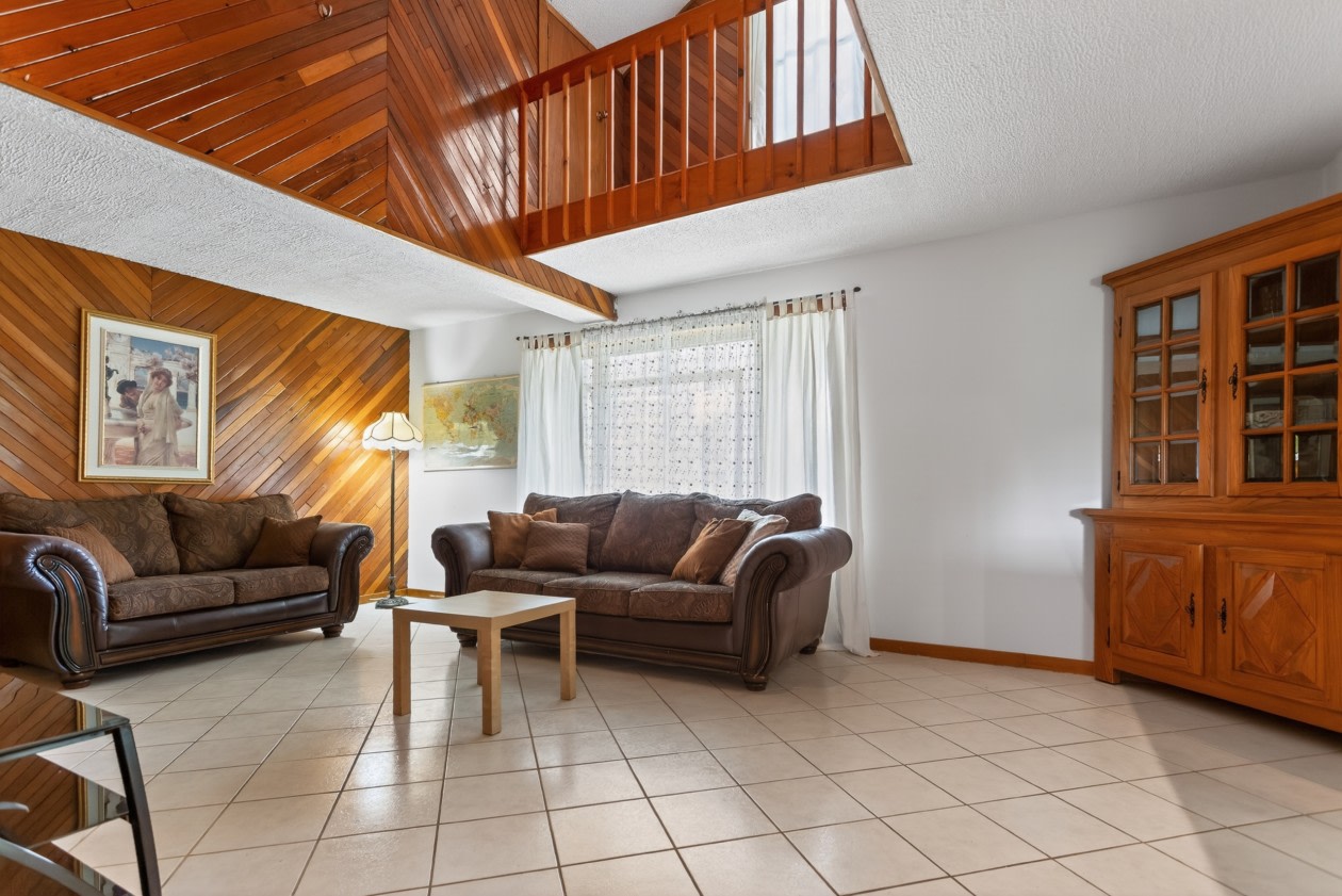 Salon — 331 Rue des Pêcheurs, Saint-Alexis-Des-Monts, J0K 1V0, Saint-Alexis-Des-Monts