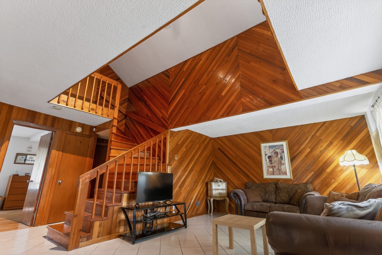 Salon — 331 Rue des Pêcheurs, Saint-Alexis-Des-Monts, J0K 1V0, Saint-Alexis-Des-Monts
